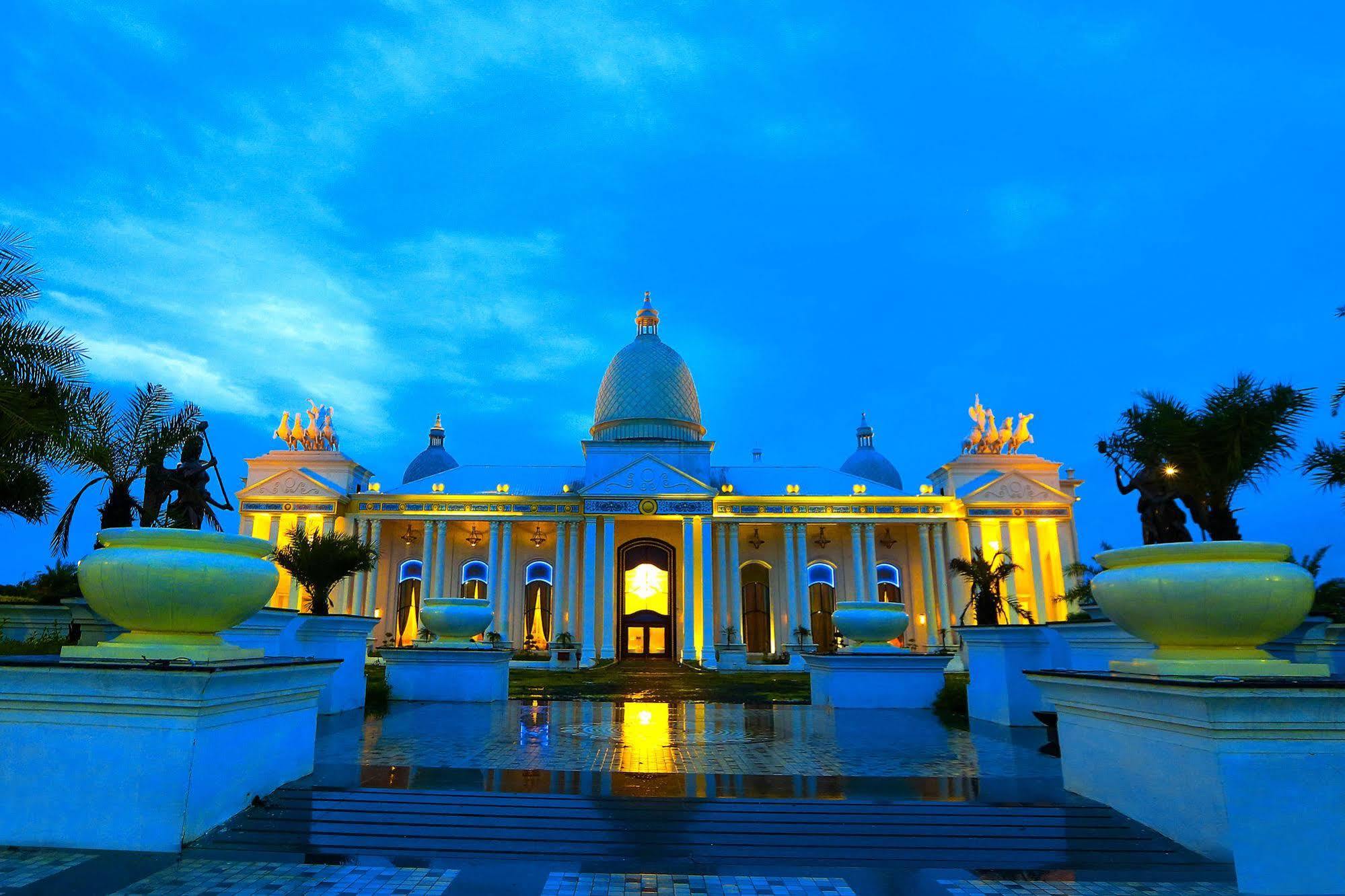 Sheraton Grand Palace Indore Exterior photo